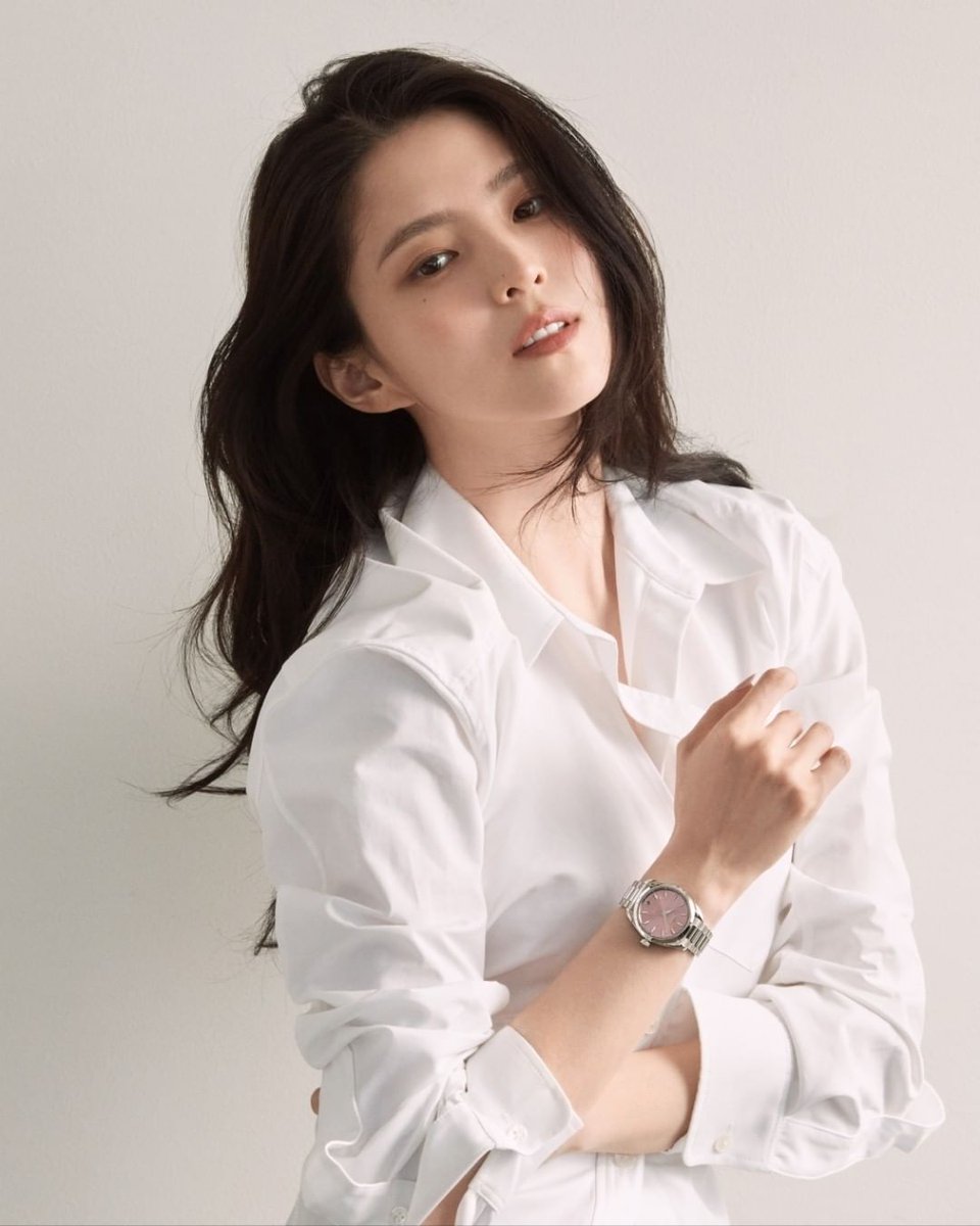 DramalandBR's tweet photo. 📸 | Deslumbrante!

#HanSoHee entregando beleza para Omega. A atriz é a nova embaixadora da marca de relógios de luxo. https://t.co/0pq0zb0yhy