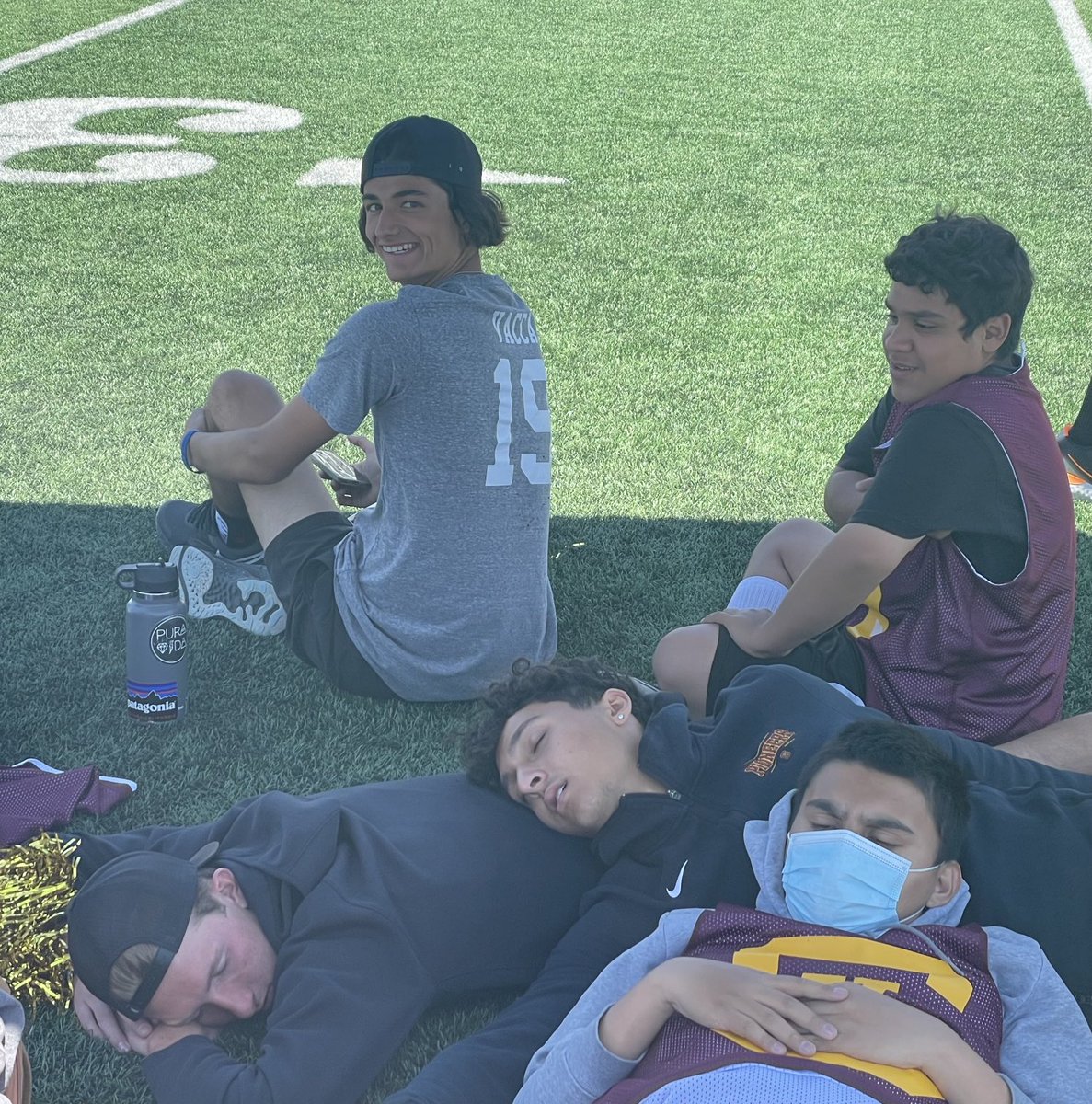 svhsclubunify's tweet photo. Snoozin between events. Great weather and best buds. ⁦@SimiValleyHS⁩ Unified Pioneers Rock! https://t.co/nLCS53GSJw