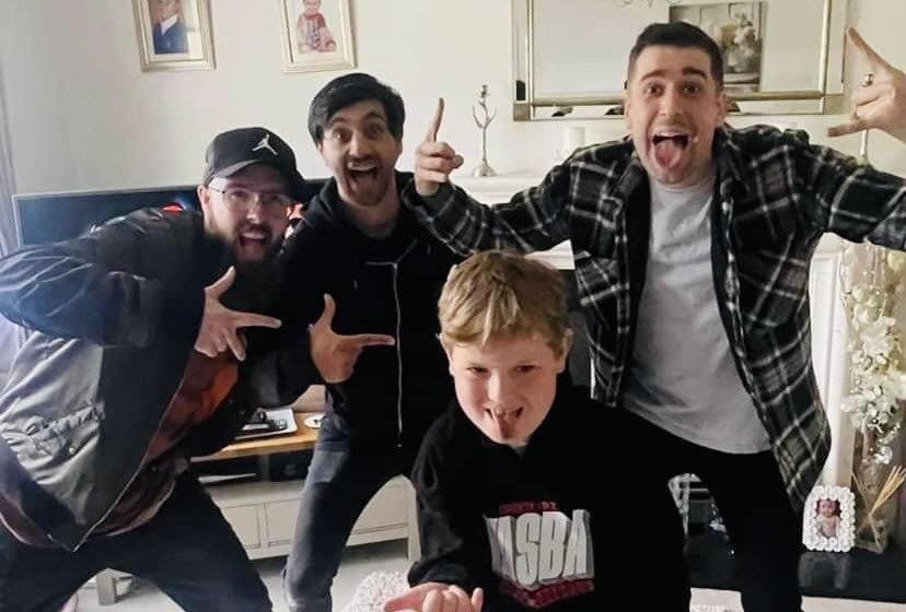 LaxeySchool's tweet photo. Unfortunately one of our pupils Cameron missed Rock Kidz on Tuesday as he was in hospital.
To cheer him up @RockKidzUK went out in person to pay him a visit!
Great to see Cameron feeling better, and hope to see him back in school soon.
๐ธ ๐ถ ๐ https://t.co/n8zi9GwS8W