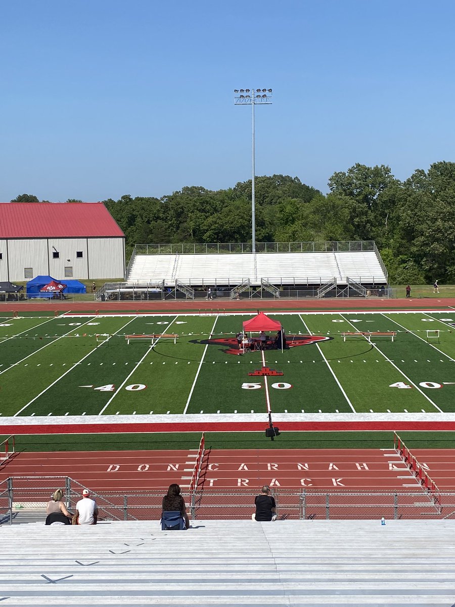 BearkatzTrack's tweet photo. Race Day for Nathan Woodall at the Meet of Champs! #family https://t.co/g9Kaxv529J