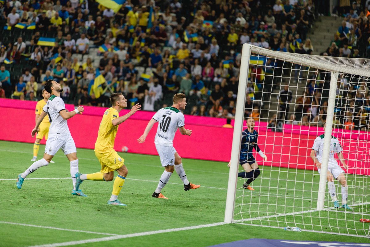 borussia_en's tweet photo. We're glad that we could help Ukraine with their preparations for the World Cup play-offs and would like to wish them all the best! 💙💛

#DieFohlen #BMGUKR https://t.co/CYwiQjzVpR