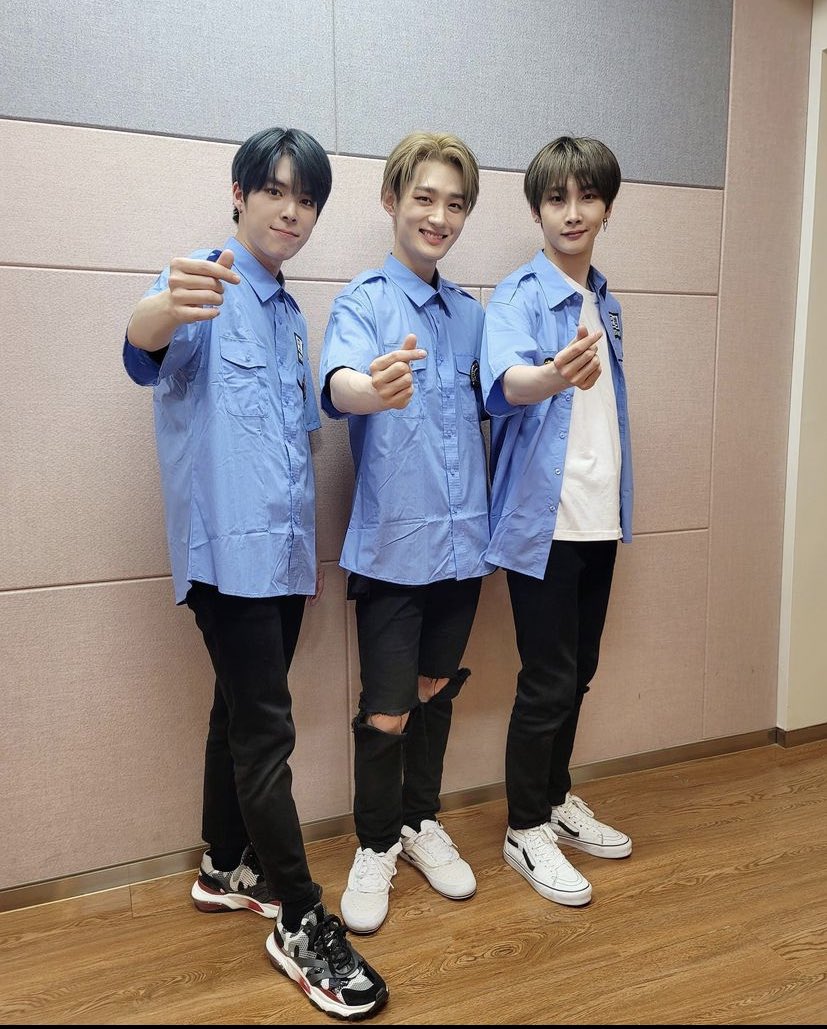 HoyoungFrance's tweet photo. | 📸 | INSTAGRAM 28.10.20

[📸]
[#VRVR_US]

2020.10.28
@ Seezn <#Back to the Idol>
Nous sommes heureux, car nous sommes tous ensemble 💕
Merci, VERRER’S💜🤍

#베리베리 #VERIVERY #VRVR #FACE_it #FACE_US #GBTB #Seezn #Seezn오리지널🌟

©the_verivery https://t.co/zwA4ajiOyj