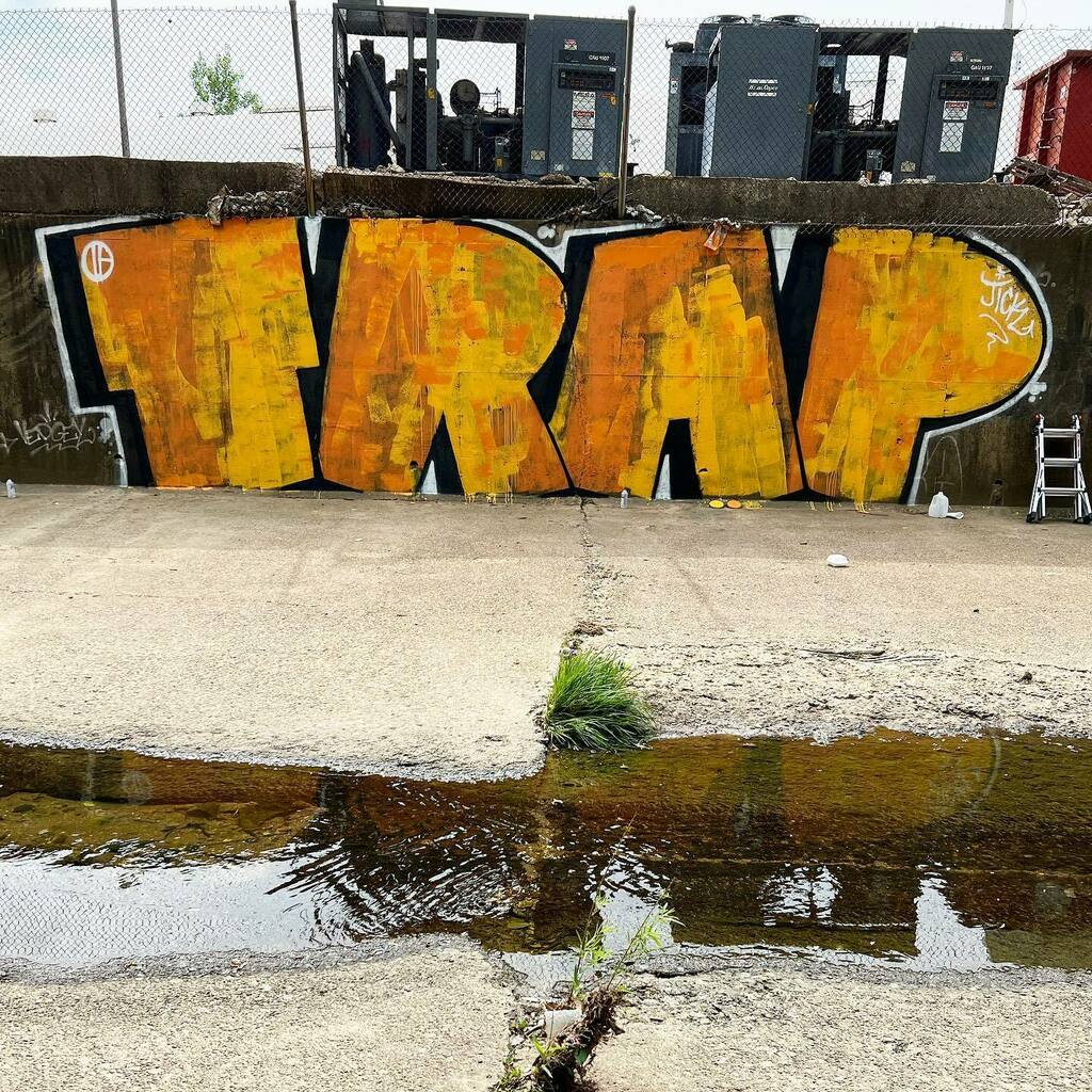 JoelBlenz's tweet photo. Peace Tennessee!
You are officially checked off the #trap50stateblockbustertour
Good lookin’ @wusswop @willandrewtattoo 🍻
#titans #tennessee #trapblock #graffitimemphis #oranges #trap #block #whiskey #ditch #arresteddevelopment #whiteoutline #waterflow #td https://t.co/tw4niUg9WZ