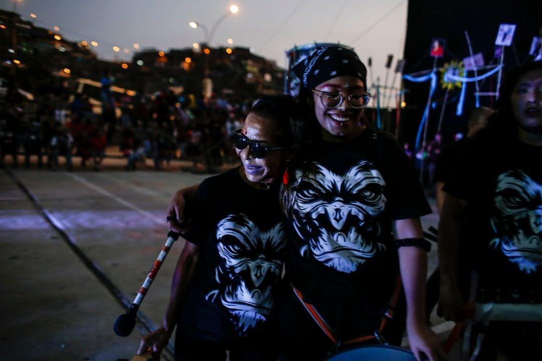 luchaytambo's tweet photo. SOMOS AMOR, SOMOS FAMILIA ❤🔥
Queremos compartir esta foto del último 1/05 después de nuestra presentación en #Fiteca en Comas. Ruth (62) y Melani (21) integrantes de nuestro elenco Victoria Santa Cruz ❤
#LUCHAYTAMBO es #ArteParaTransformar https://t.co/PbRBQ27Q8v