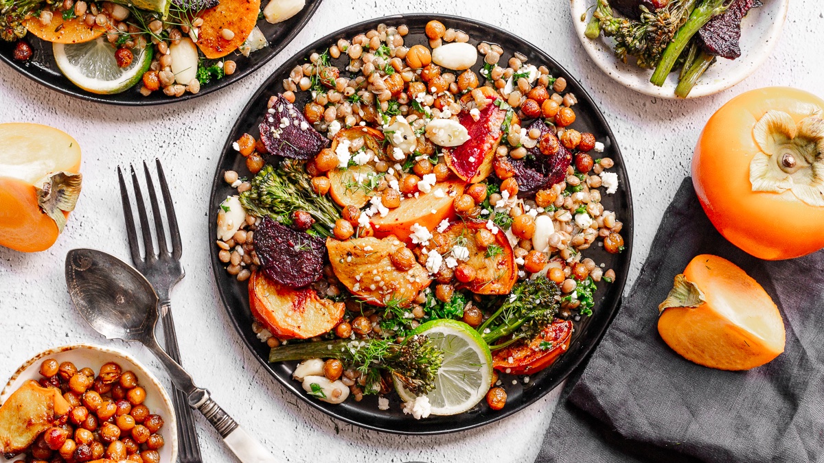 unitedfreshnz's tweet photo. This very pretty salad is full of persimmon glory! Persimmons are in season and so good for you with around 40% of your daily Vit C requirements in each persimmon. Recipes at https://t.co/qPoNzFk5D9 #NZpersimmons #5adaynz https://t.co/Qc0aeb6RzC