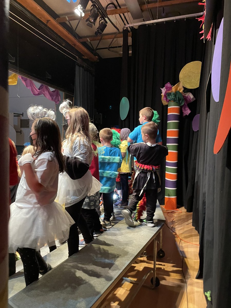 ClancyEvans's tweet photo. #WeAreCBE #belfasy K/1/2 students in #thecolourfactory dress rehearsal. #musicaltheatre #yycbeArts #liveaudience #musiceducation https://t.co/T6BftZNn7Q