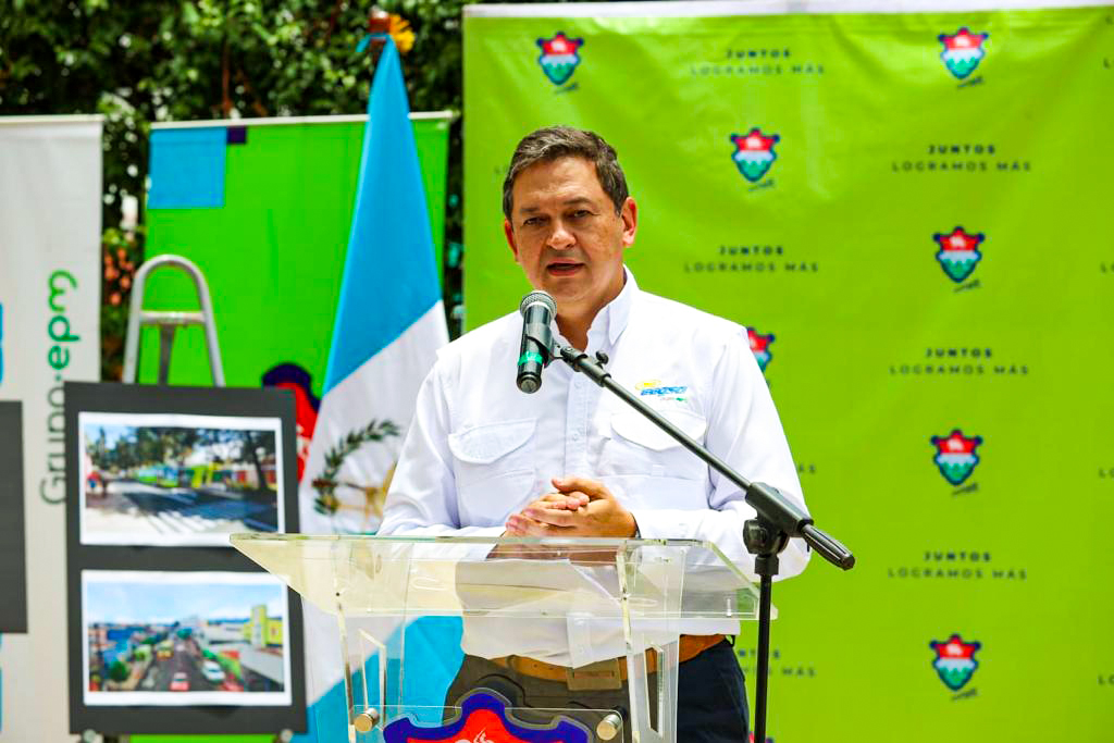 muniguate's tweet photo. Un esfuerzo en conjunto con @EEGSAGuatemala y @BYDelectricoPTY, por continuar construyendo una ciudad para vivir. 🌳 #MuniGuatePresente https://t.co/uTXGK4nUpo