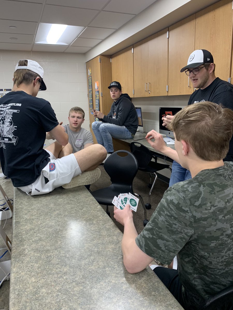MrsWieseRHS's tweet photo. Today’s topic in PF was the stock market - busy (and loud) day discussing trading, predicting the market, and outsider influences. #personalfinance #reedsvillesd #loudlearning https://t.co/62Yuu7ECYW