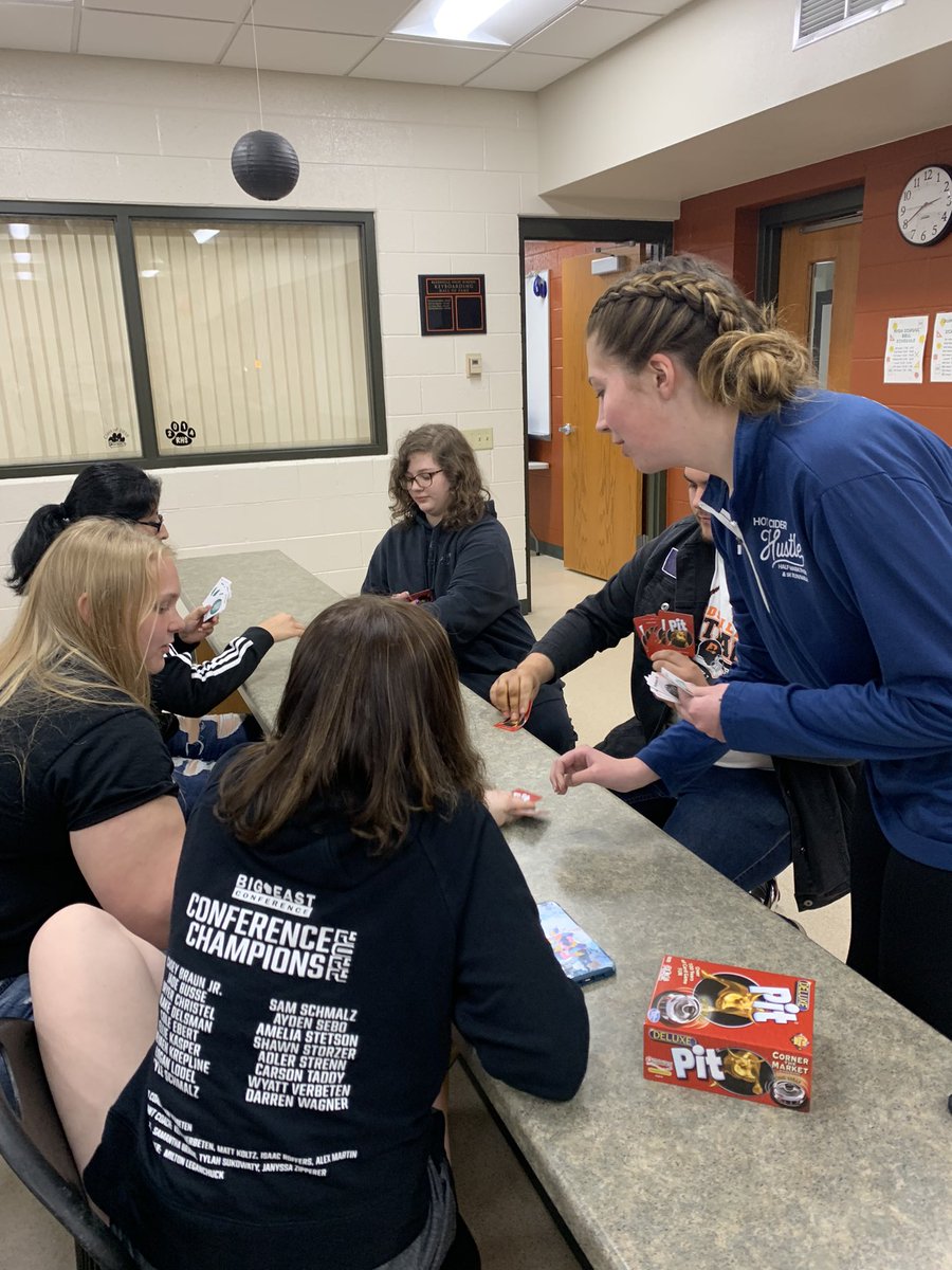MrsWieseRHS's tweet photo. Today’s topic in PF was the stock market - busy (and loud) day discussing trading, predicting the market, and outsider influences. #personalfinance #reedsvillesd #loudlearning https://t.co/62Yuu7ECYW