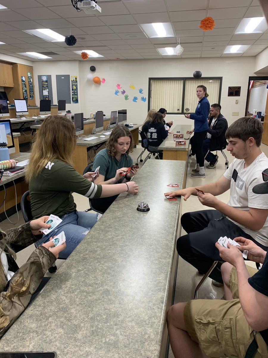 MrsWieseRHS's tweet photo. Today’s topic in PF was the stock market - busy (and loud) day discussing trading, predicting the market, and outsider influences. #personalfinance #reedsvillesd #loudlearning https://t.co/62Yuu7ECYW