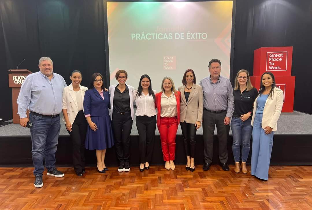 CBN_Bolivia's tweet photo. Raúl Bueno, Director de People, estuvo en la Jornada “Prácticas de Éxito” de GPTW. Con más de 120 asistentes, mostramos nuestra cultura organizacional, para hacer de CBN el mejor lugar para trabajar en el país.
Gracias por la oportunidad GPTW Bolivia.
#GPTWCertified
#OrgulloCBN https://t.co/ui0P0bZl5t