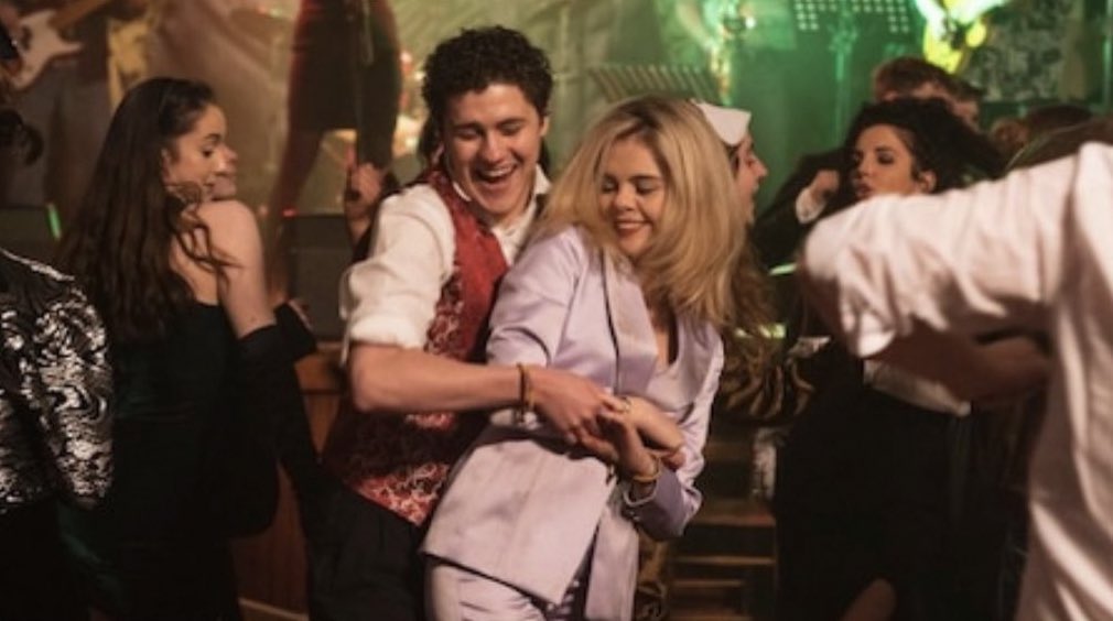 _sapphicsnix's tweet photo. only thinkin’ bout them #DerryGirls https://t.co/yKUpqiCHWA