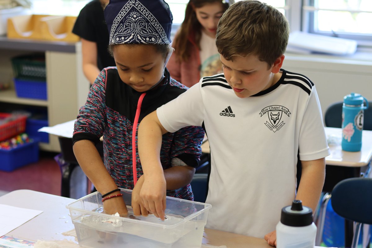 RyanMDevlin's tweet photo. A few snapshots from yesterday's DiscoverED activity at O'Hara Elementary.  #remakelearning  #FCProud https://t.co/iCoXYoi0ck
