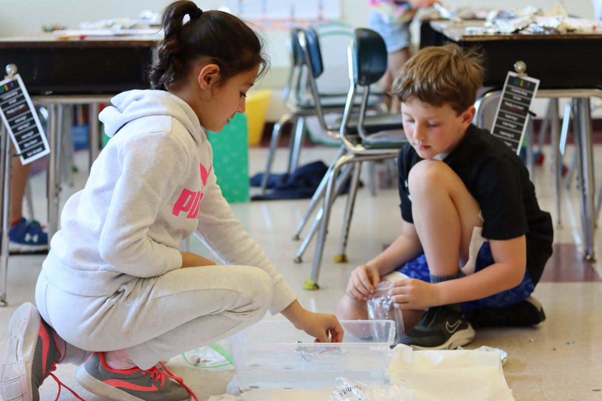 RyanMDevlin's tweet photo. A few snapshots from yesterday's DiscoverED activity at O'Hara Elementary.  #remakelearning  #FCProud https://t.co/iCoXYoi0ck