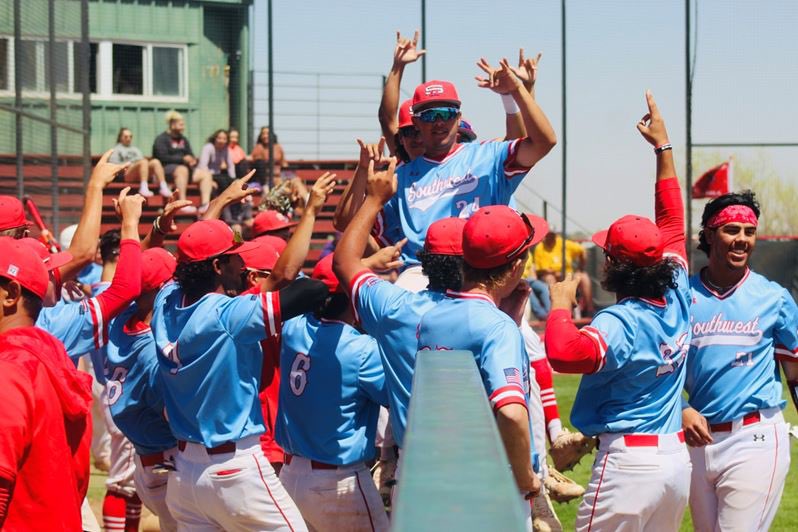BSB: Mustangs Record-Breaking Season Comes to an End in RRAC Tournament uswathletics.com/news/2022/5/11…