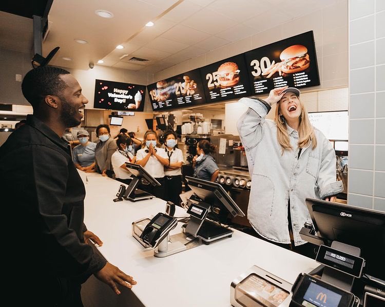 JessiMonroy_S's tweet photo. I love this couple ♥️ long live love ♥️ @Adele you deserve all the love in the world ♥️😍
@Adele @RichPaul4 #Adele #LoveAdele https://t.co/1zI7v6cAuf