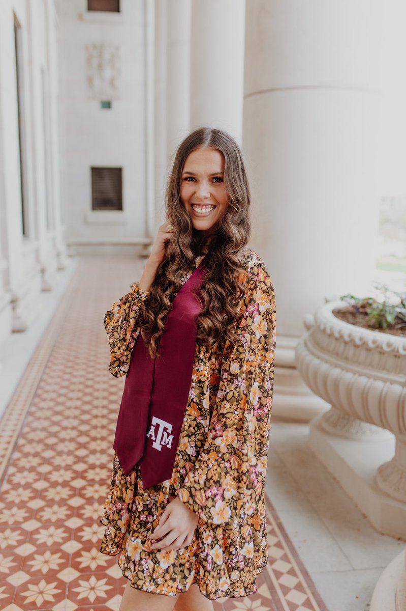 emilydenisonn's tweet photo. best 3 years of my life, shout out to @TAMU  🥰🥹😍🎓👍🏻🤍 https://t.co/QLE7kGFti7