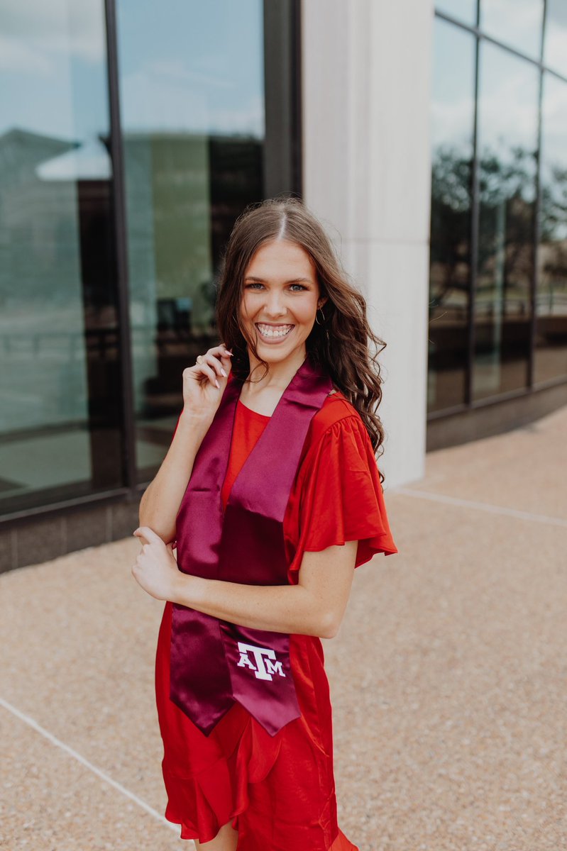 emilydenisonn's tweet photo. best 3 years of my life, shout out to @TAMU  🥰🥹😍🎓👍🏻🤍 https://t.co/QLE7kGFti7