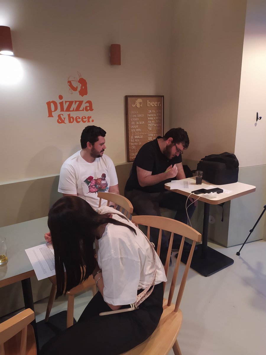 MunziSilvana's tweet image. I enjoyed seeing young people having fun trying to transcribe manuscripts from the XVII century. Thanks for setting it, @JMMorenoMadrid!
@ErcRutter #paleography #UnexpectedFun