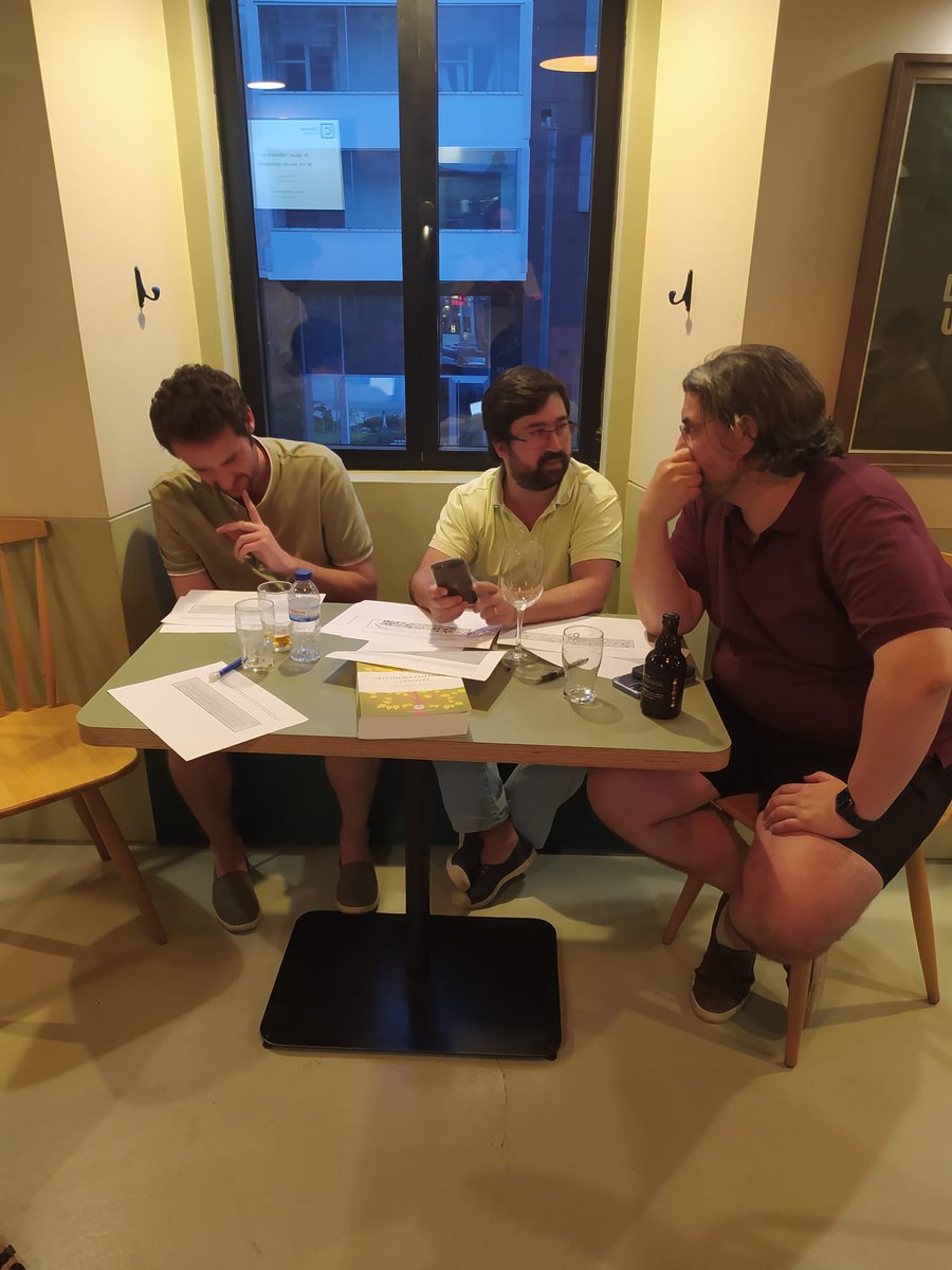 MunziSilvana's tweet image. I enjoyed seeing young people having fun trying to transcribe manuscripts from the XVII century. Thanks for setting it, @JMMorenoMadrid!
@ErcRutter #paleography #UnexpectedFun