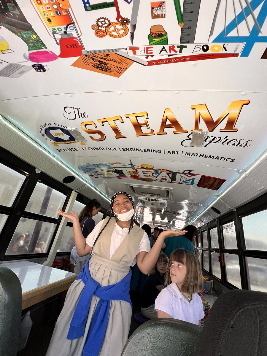 ssebuccaneers's tweet photo. We are so glad to have the #STEAMExpress at our STEAM day today! https://t.co/gRg2Ovbiie