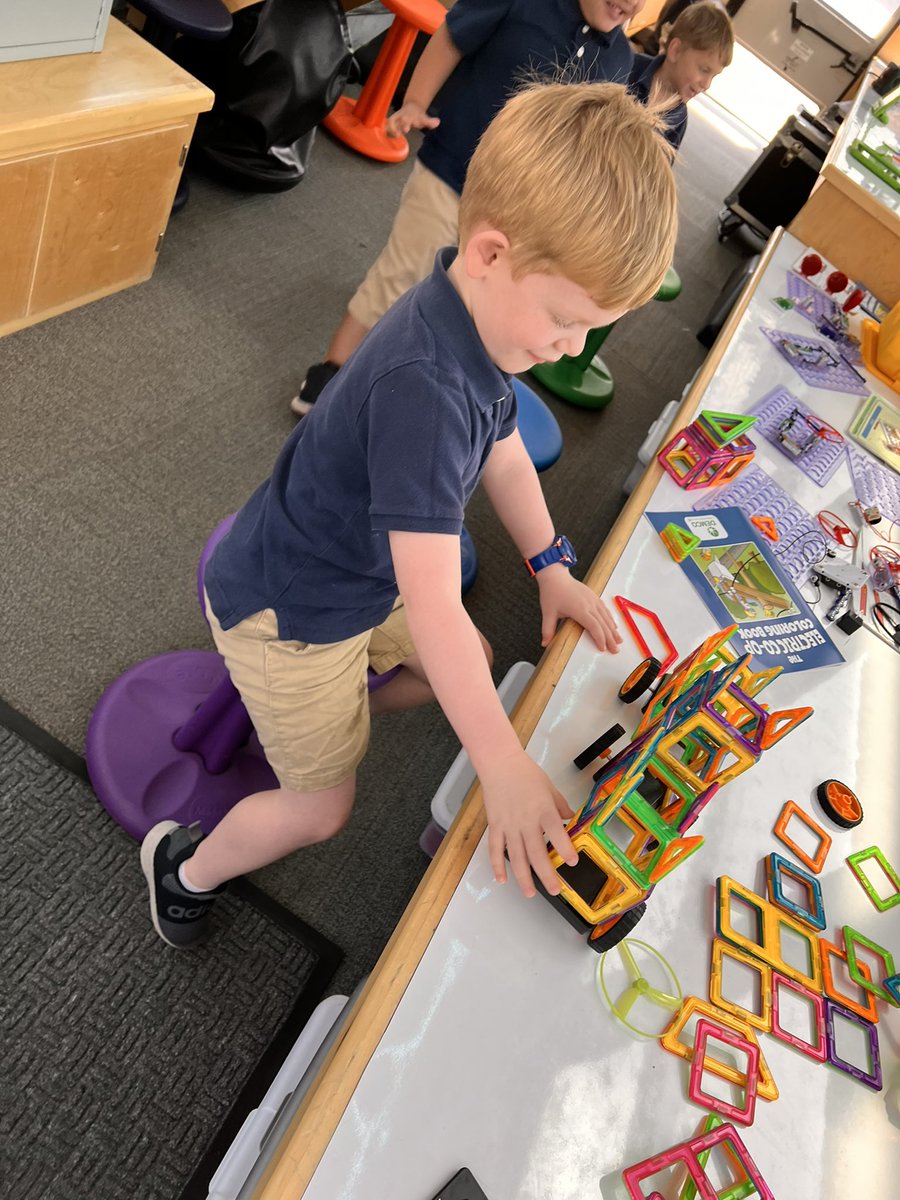 ssebuccaneers's tweet photo. We are so glad to have the #STEAMExpress at our STEAM day today! https://t.co/gRg2Ovbiie
