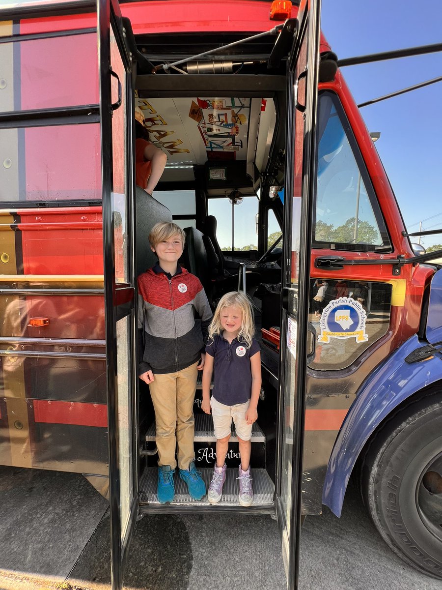 ssebuccaneers's tweet photo. We are so glad to have the #STEAMExpress at our STEAM day today! https://t.co/gRg2Ovbiie