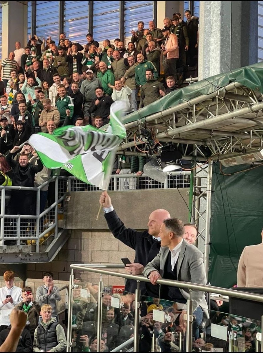 JohnHartson10's tweet photo. This is how you celebrate 🍀🍀🍀 https://t.co/sfoUIBbVrw