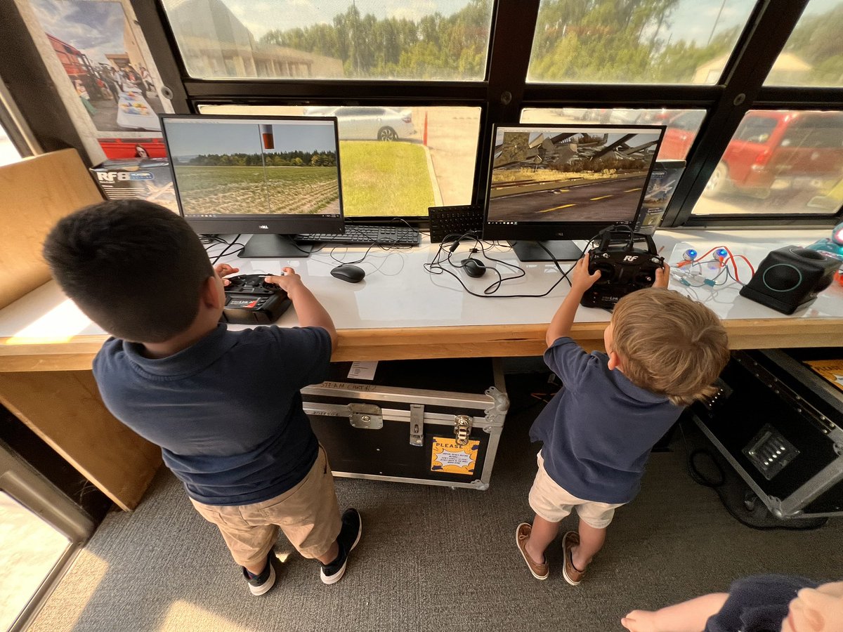 ssebuccaneers's tweet photo. We are so glad to have the #STEAMExpress at our STEAM day today! https://t.co/42iefJLV0A