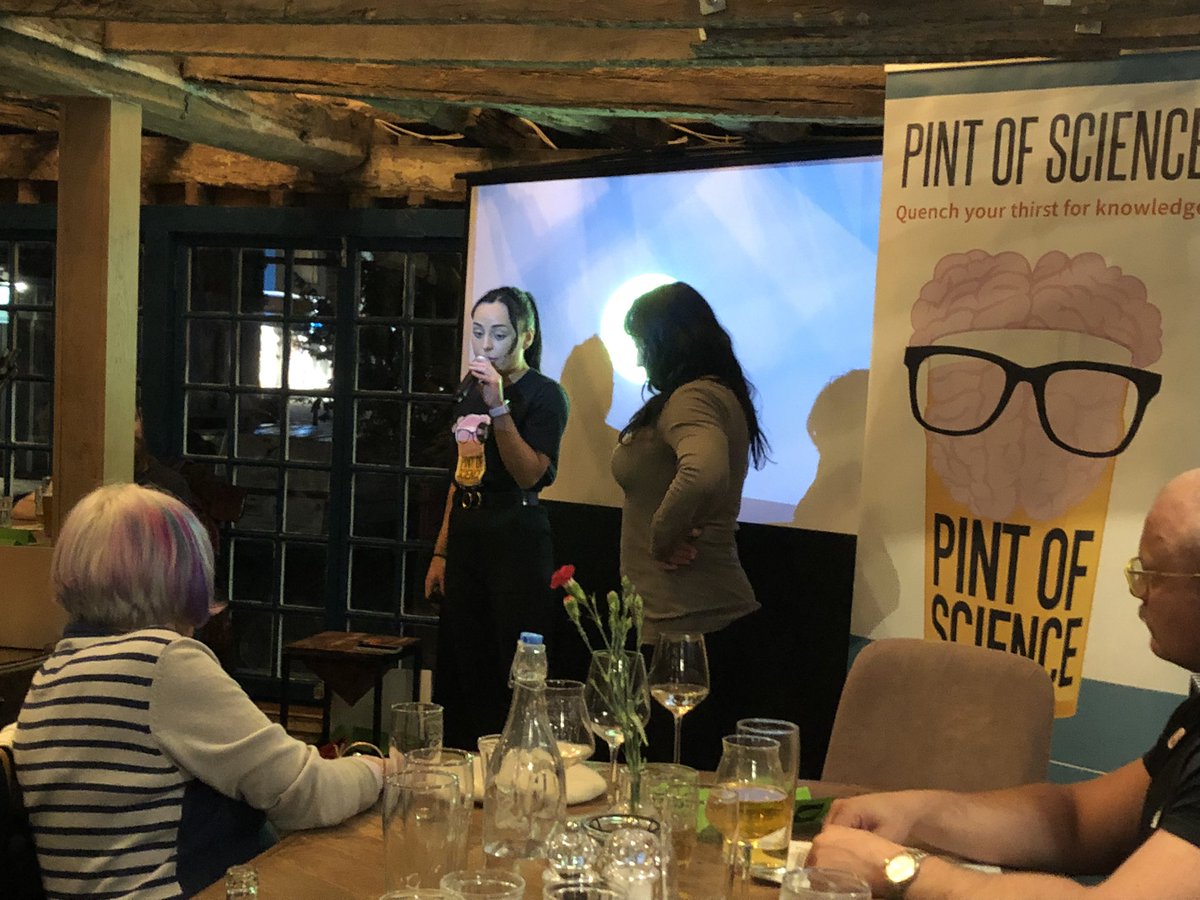 Dr_MTaylor's tweet photo. The genius that is @Olivia_A_Grant explaining epigenetics to us mere mortals @pintofscience @ResearchEssex And there were 3 generations of genius helping out. #sciencefam #genetics @EssexLifeSci https://t.co/Kl2D0iWLie