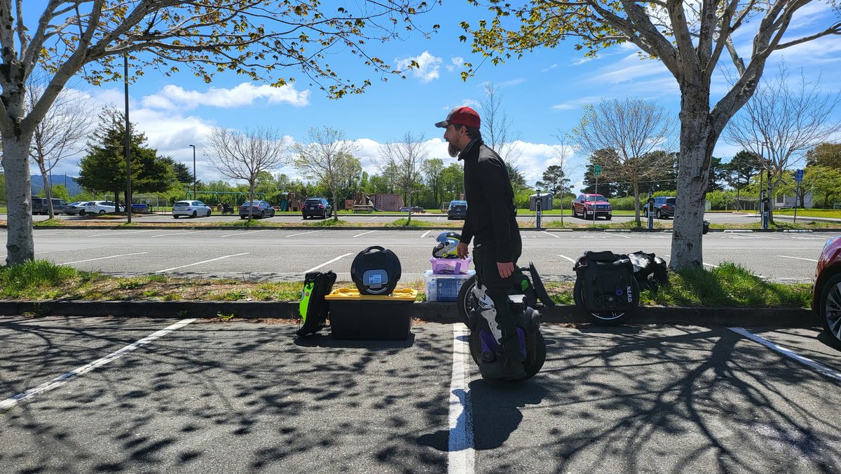 _PEVRA's tweet photo. We're set up at the Sports Complex parking lot, roll through Arcata! Training you how to ride an electric unicycle for free! https://t.co/b7tIwBZAqn