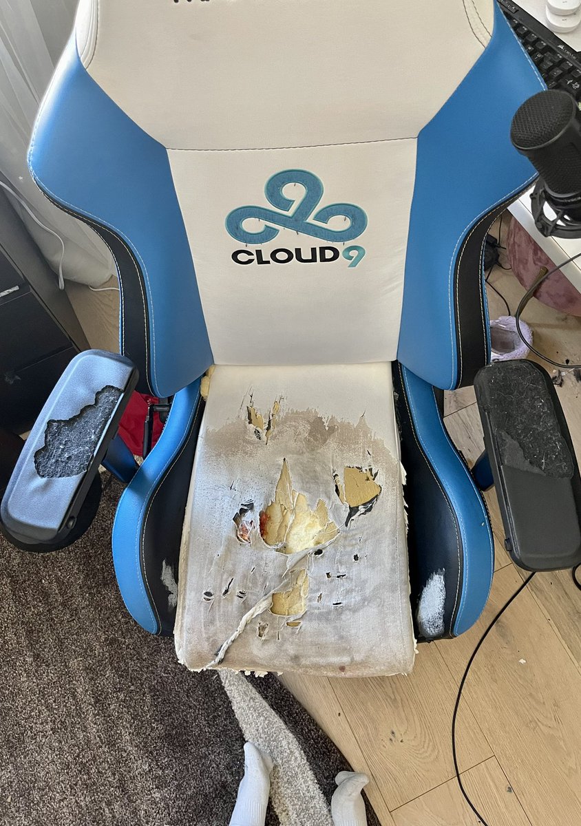 RaSWaves's tweet photo. Thank you for the Free chair I won in the giveaway!!! @Cloud9 #Cloud9 #Giveaway #Cloud9Win! https://t.co/roOMv70jQv