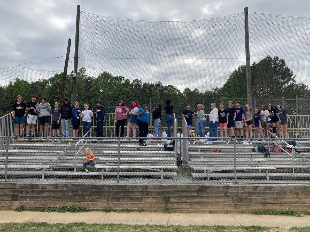 ALSAthletics's tweet photo. The DAWG POUND IS ROCKIN’ https://t.co/EFrRmSVCtE