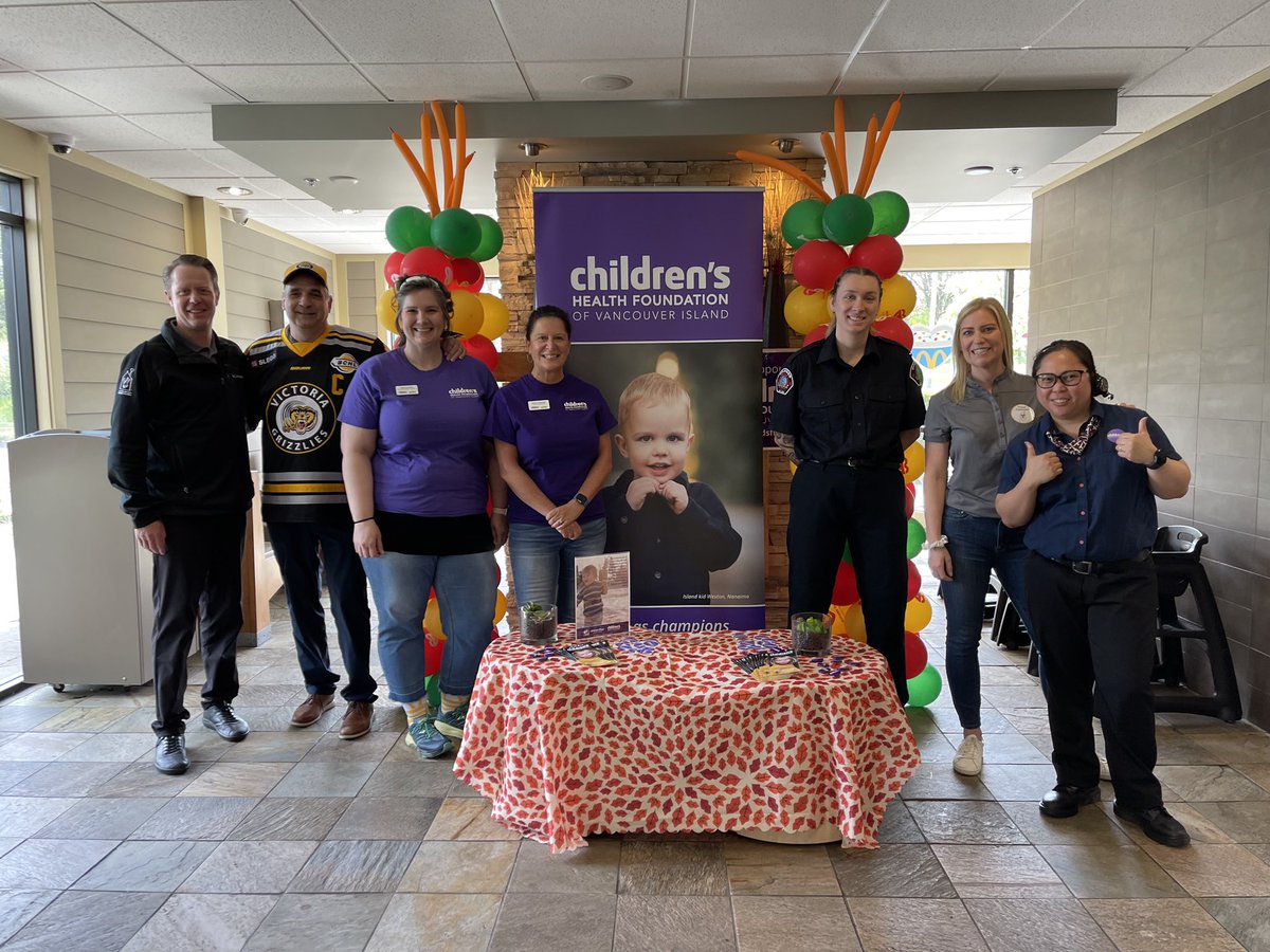 BCHLGrizzlies's tweet photo. We had a great time helping out the amazing staff @McDonaldsCanada in honour of #McHappyDay at the #Saanich (Uptown) and #Colwood locations!

Head over to your local Mcdonald's today and show your support for @RMHBC 

#TeamWork  #IslandFamilies #CommunityMatters https://t.co/CVI65PR8tA