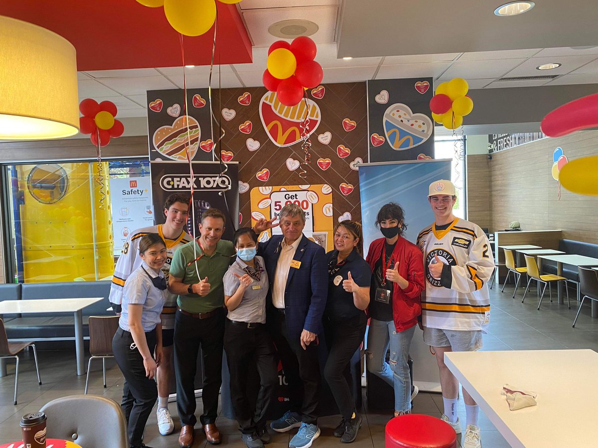 BCHLGrizzlies's tweet photo. We had a great time helping out the amazing staff @McDonaldsCanada in honour of #McHappyDay at the #Saanich (Uptown) and #Colwood locations!

Head over to your local Mcdonald's today and show your support for @RMHBC 

#TeamWork  #IslandFamilies #CommunityMatters https://t.co/CVI65PR8tA