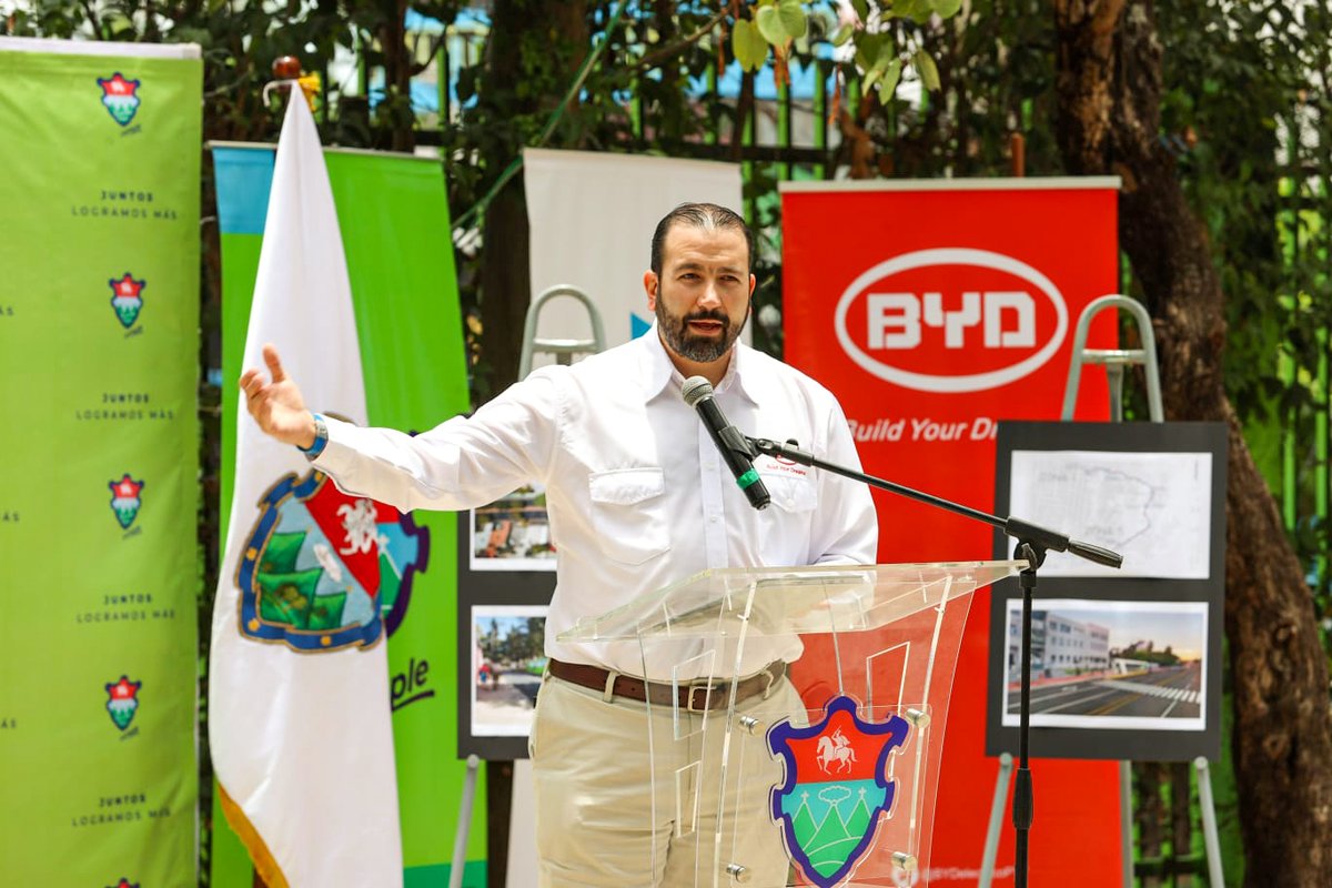 muniguate's tweet photo. Un esfuerzo en conjunto con @EEGSAGuatemala y @BYDelectricoPTY, por continuar construyendo una ciudad para vivir. 🌳 #MuniGuatePresente https://t.co/uTXGK4nUpo