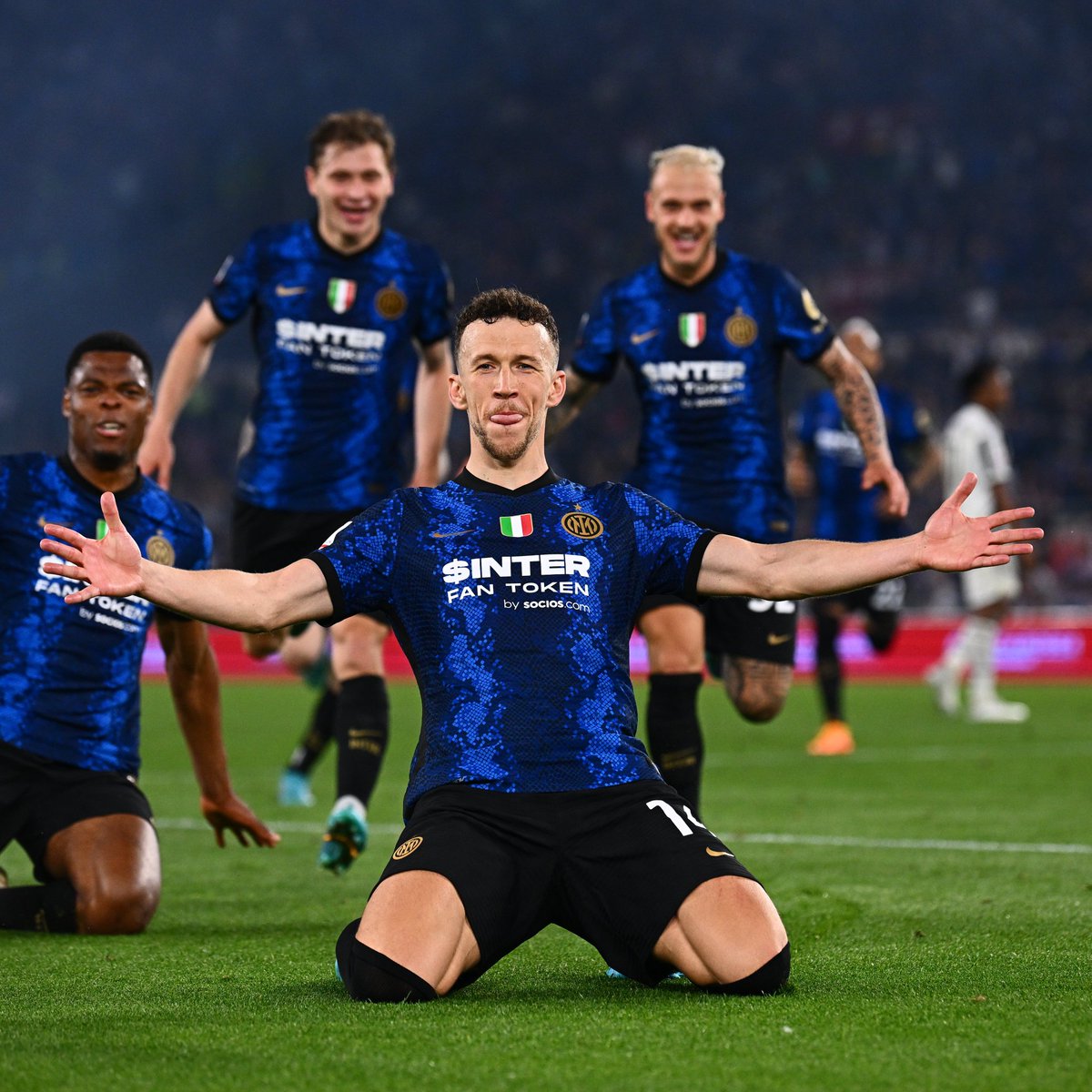 Dome_R11's tweet photo. Nel gabbione a Livorno.. Forse non ci stava lui.. Grande Max #HORTOMUSO #Perisic #Inter @Inter #JuventusInter #coppaitalia https://t.co/5y4xFV8r7O
