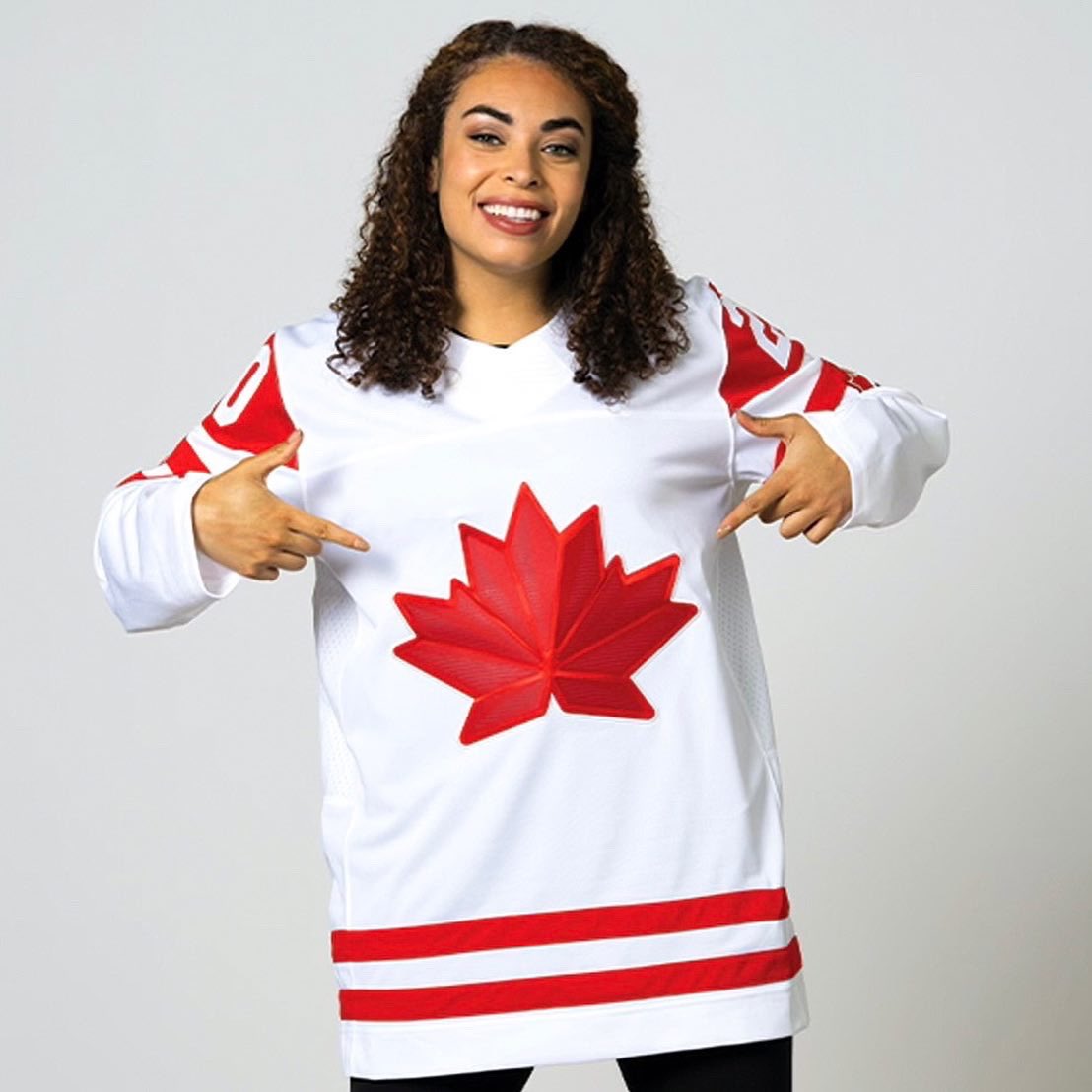 nursey16's tweet photo. Big news! @natspooner5 and I are teaming up with @CanadianTire and @thehipofficial in support of @CTJumpstart’s Girls in Sport programming. Help the next generation of Canadian female athletes by visiting https://t.co/zTossEmIZ9 for more details. https://t.co/vpKoqGL3gV