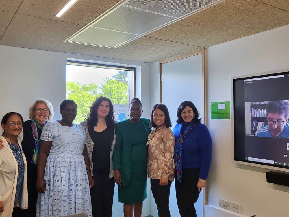 Another busy day for our #EnglishSchoolSubject research group during our international research summit <a href="/StirUni/">University of Stirling</a>! Missing colleagues @sue_garton, Belem López Ocampo, Mario López-Gopar, and Tasnima Syeda in person, but glad they Zoomed in!