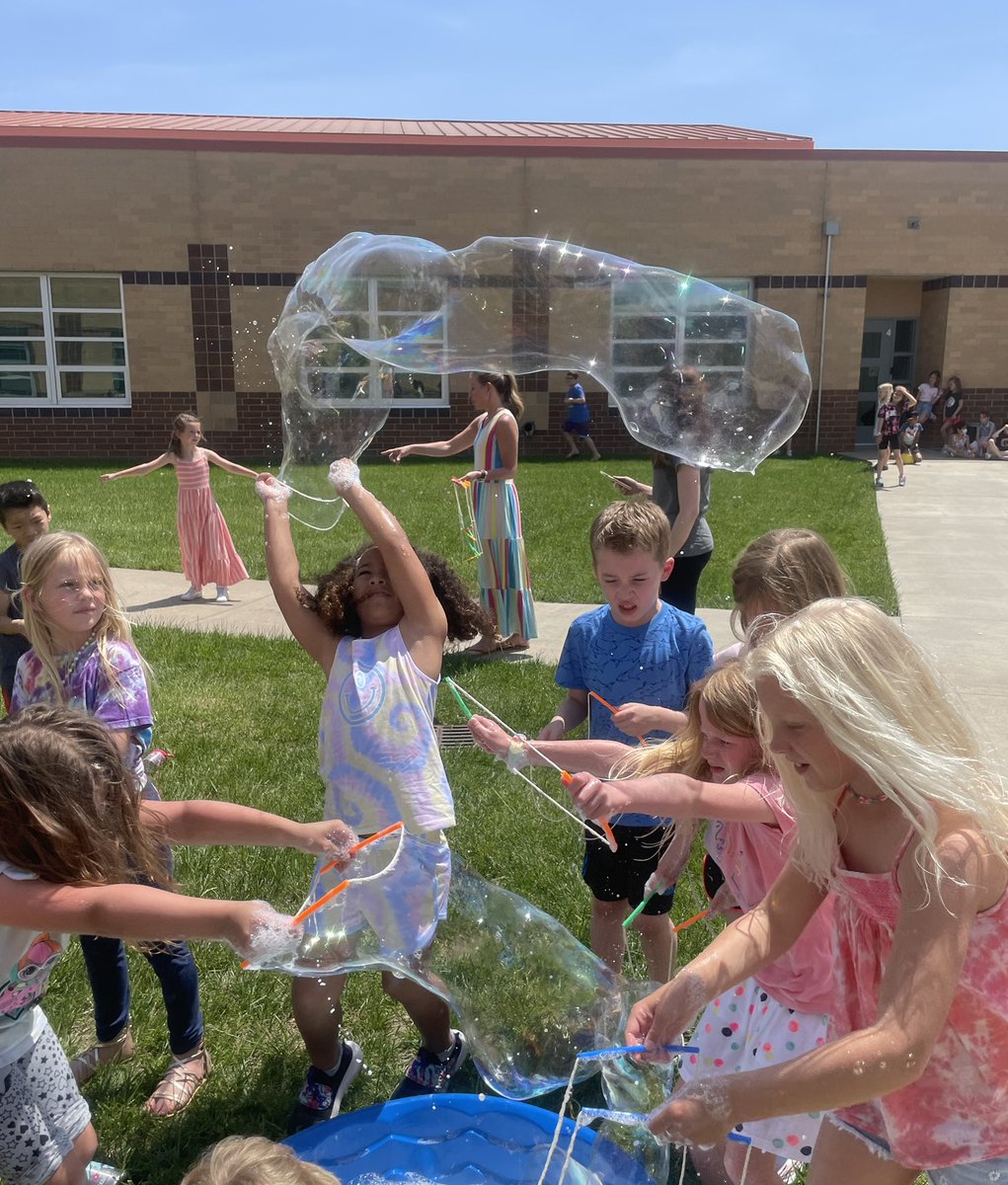 Student Appreciation Week is one of my favorite traditions! It was loud, it was messy—but most of all it was fun! Giant bubbles for the win! <a href="/CedarHillsElem/">Cedar Hills Elementary</a> #wegotthelove❤️