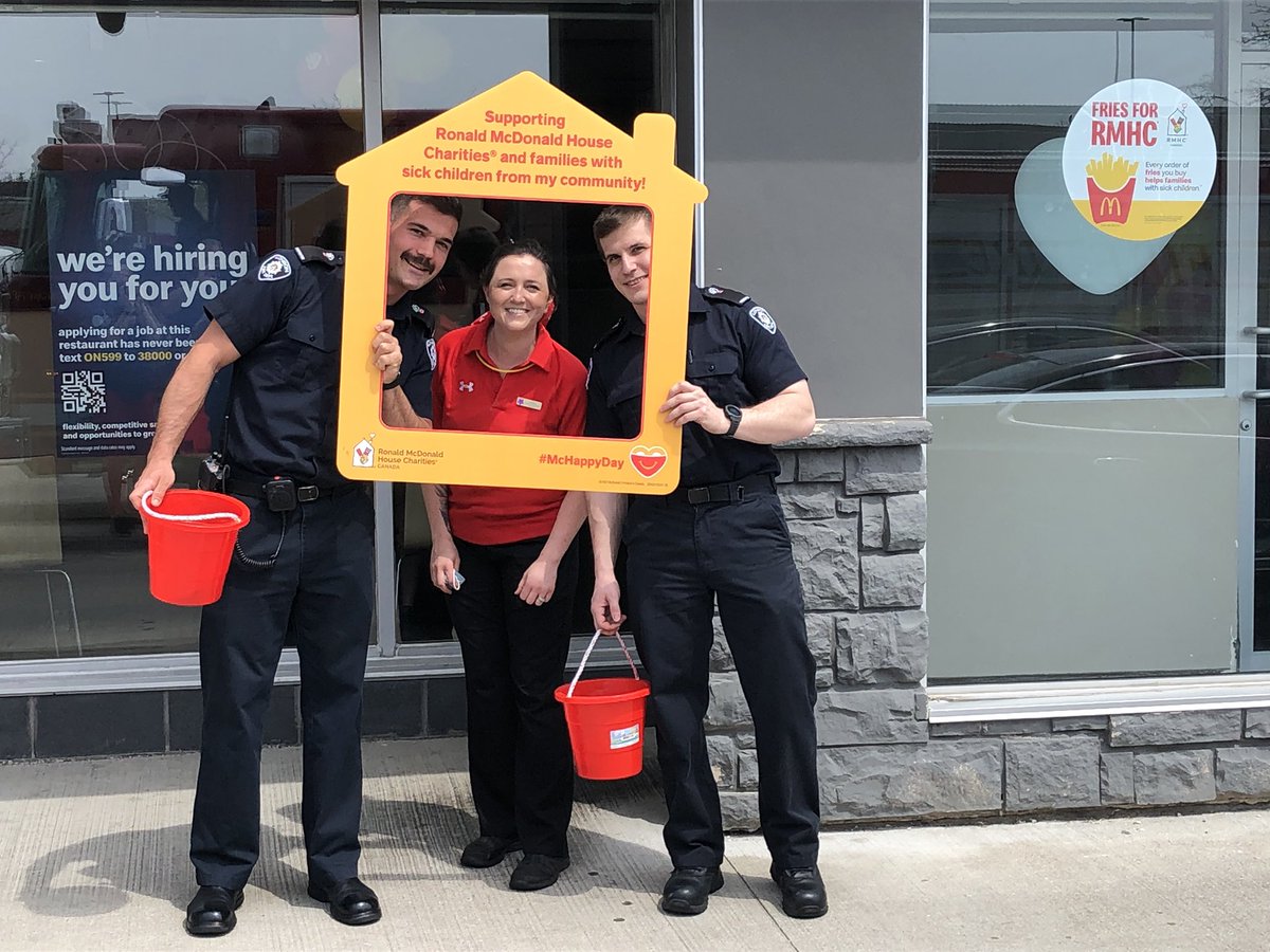 LdnOntFire's tweet photo. We’ve met some very caring and generous Londoners on this #McHappyDay2022! 
💵🍔 🧦 🚒👍#ldnont #KeepingFamiliesClose @LPFFA @McDonaldsCanada https://t.co/aToquyTWCM