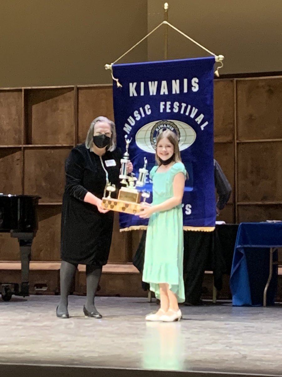 TDSoul's tweet photo. Thank you @STJKMF for presenting Lindsay with the Joan Morrissey memorial award for 2022!🎶 She was honored to receive this award in person &amp; also happy that she was able to meet with the adjudicator for her Traditional Folk Song class, David Kelleher-Flight.🌟 Congrats Lindsay! https://t.co/zS1v1JCFBw
