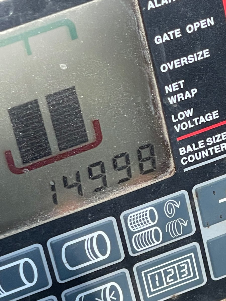 gdi_ag's tweet photo. Freshly overhauled baler
14 picker teeth, new pins in the belts and 2 tightened up chains
Oh, and an aired up tire
We will see how many gets added to that total
#exerciseinfutility’22 rolls on https://t.co/K5vyiw7PxQ
