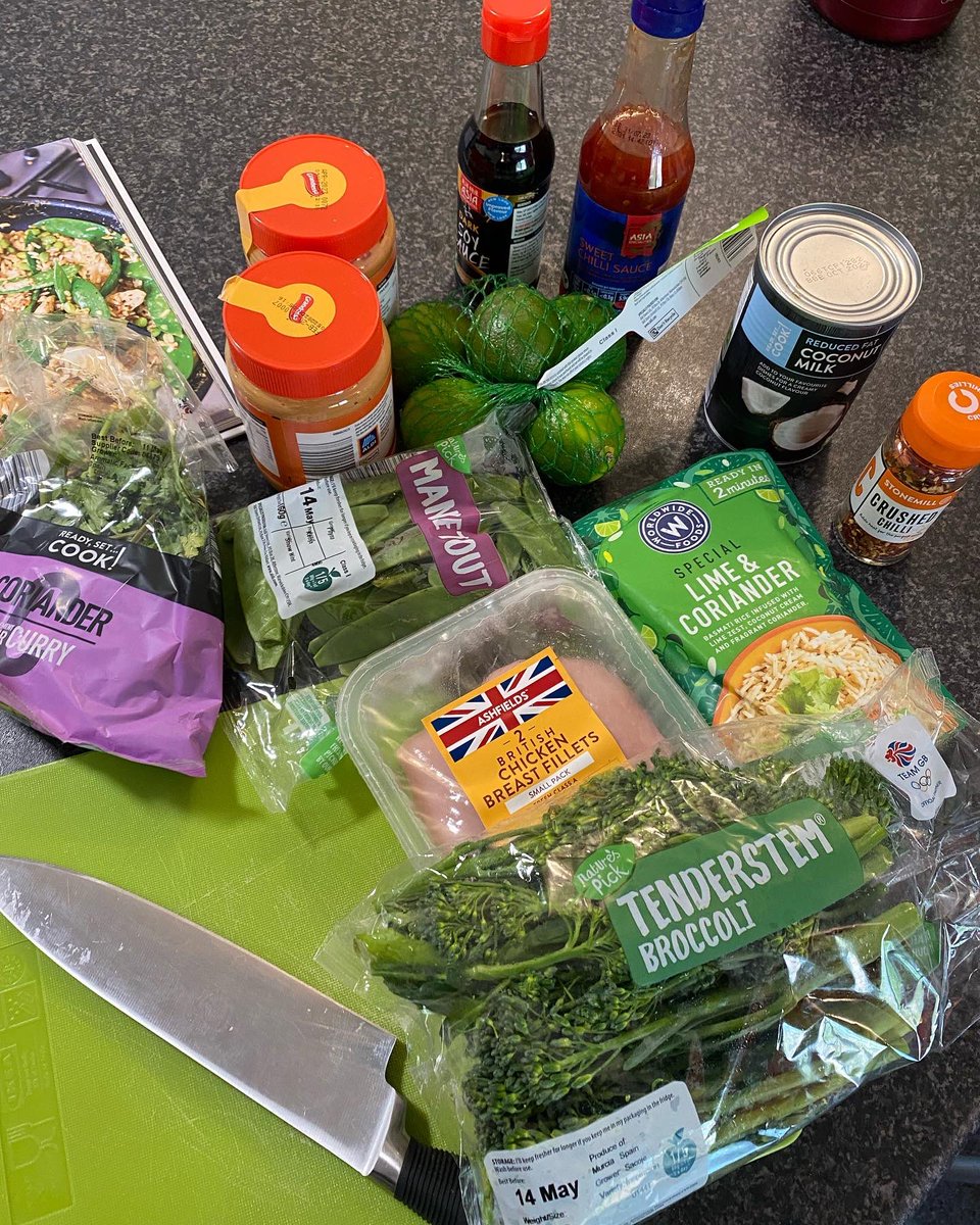 butcherbakerpo1's tweet image. 🍴Mob Kitchen Satay Chicken Rice Bowl 💚 Recipe from Speedy MOB 
(Couldn’t find edamame beans in the shops so switched them with broccoli) 🍴 
#speedymob #mobkitchen #sataychicken #sataysauce #satayrice #chickensatay #ricebowl #homecooking #ricerecipes #foodpodcasts #aldiuk