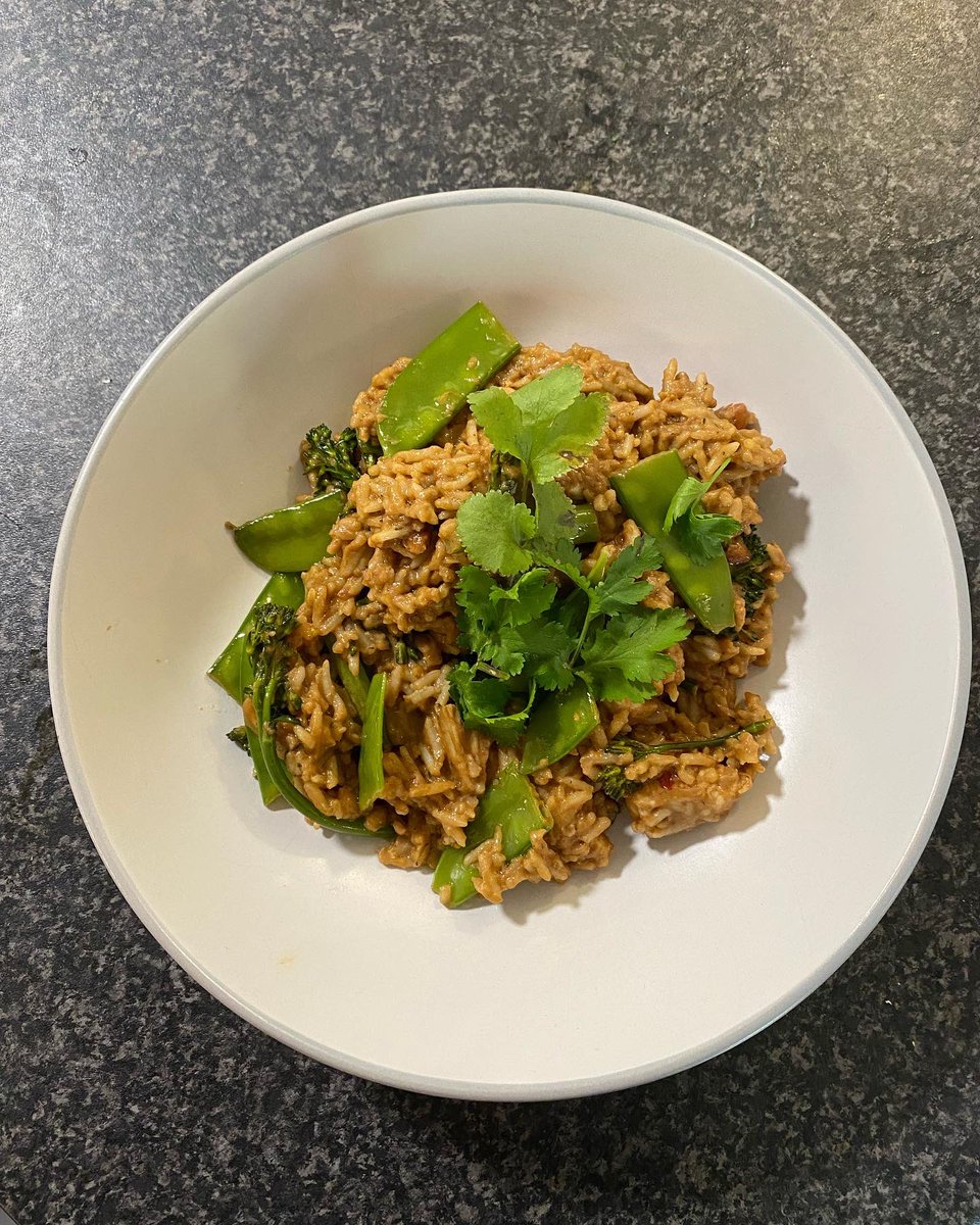 butcherbakerpo1's tweet image. 🍴Mob Kitchen Satay Chicken Rice Bowl 💚 Recipe from Speedy MOB 
(Couldn’t find edamame beans in the shops so switched them with broccoli) 🍴 
#speedymob #mobkitchen #sataychicken #sataysauce #satayrice #chickensatay #ricebowl #homecooking #ricerecipes #foodpodcasts #aldiuk
