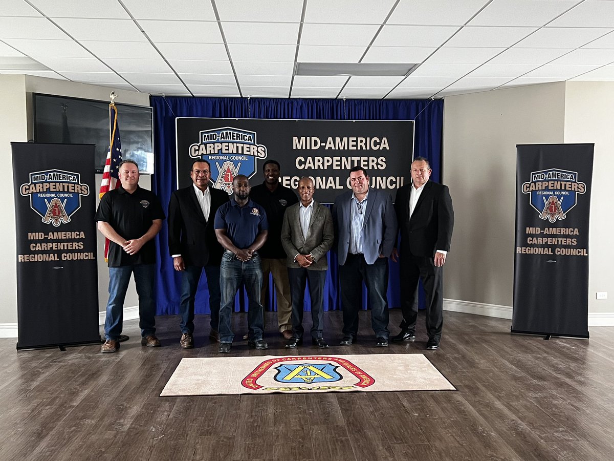 MidAmCarpenters's tweet image. The MACRC is proud to endorse Hazel Crest Mayor @VernardAlsberry in his bid for 5th District Cook County Commissioner. Mayor Alsberry is a strong Labor supporter and Air Force veteran and we appreciate his service. Thanks for meeting w/ #Local272 today to share your vision.