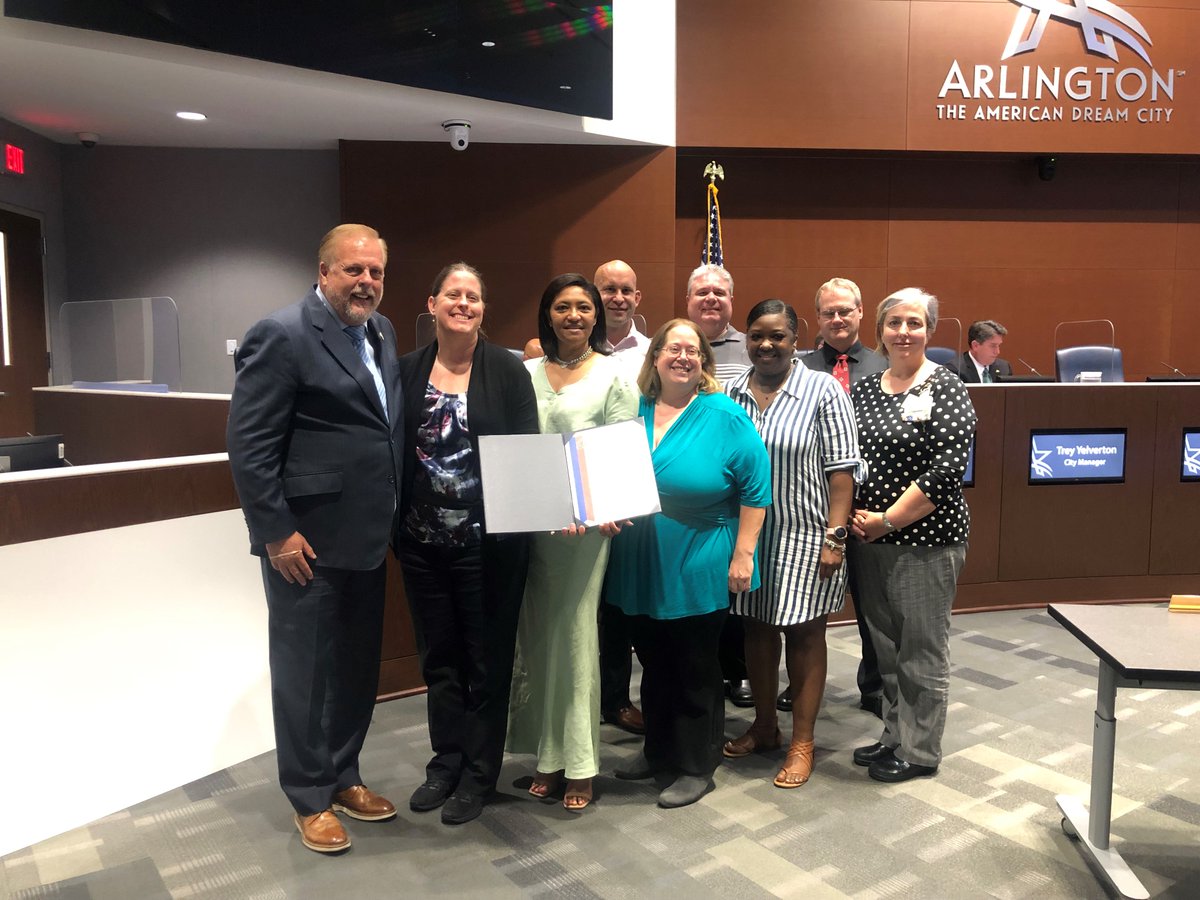 CityOfArlington's tweet photo. Mayor Jim Ross and the City Council honored the 2022 DFW Great 100 nurses that live or work in #ArlingtonTX, including Doris Blacksher, Christy Boucher, Michael Culver, Kathryn Daniel, Shelley Michelli, Robert Mooberry, Jack Scott, Ineshia Simmons, Laura Sweatt &amp; Candace Topping! https://t.co/anlDY18gjD