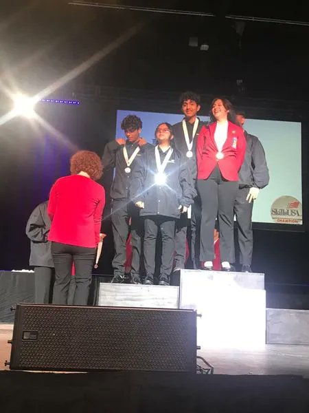 LDNESchools's tweet photo. Congrats to @sylmar_biotech_health_academy Engineering Team for their performance at @SkillsUSACA! 

🥇🥈Gold &amp; silver medals—Engineering Design &amp; Technology
🥈Silver medal for Leadership—American Spirit
🏆 Winner of Chapter Excellence
🎖Ms.Losa was Regional Advisor of the Year https://t.co/KcnCSAeey9