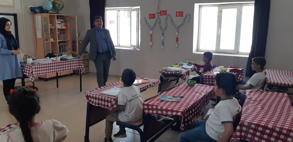 SavurMem's tweet photo. İlçe Milli Eğitim Müdürümüz Sayın Abdurrahim DEMİR, Başağaç ilkokulu, Erkuran ilkokulu ve Üçerli  ilkokulu'nu ziyaret edip incelemelerde bulunarak, öğretmen ve öğrencilerle bir araya geldi.
@tcmeb 
@mahmutdemirttas @mardinilmem @Murat69_Demir
@abdurrahimdmr47 https://t.co/xum67jNDoo