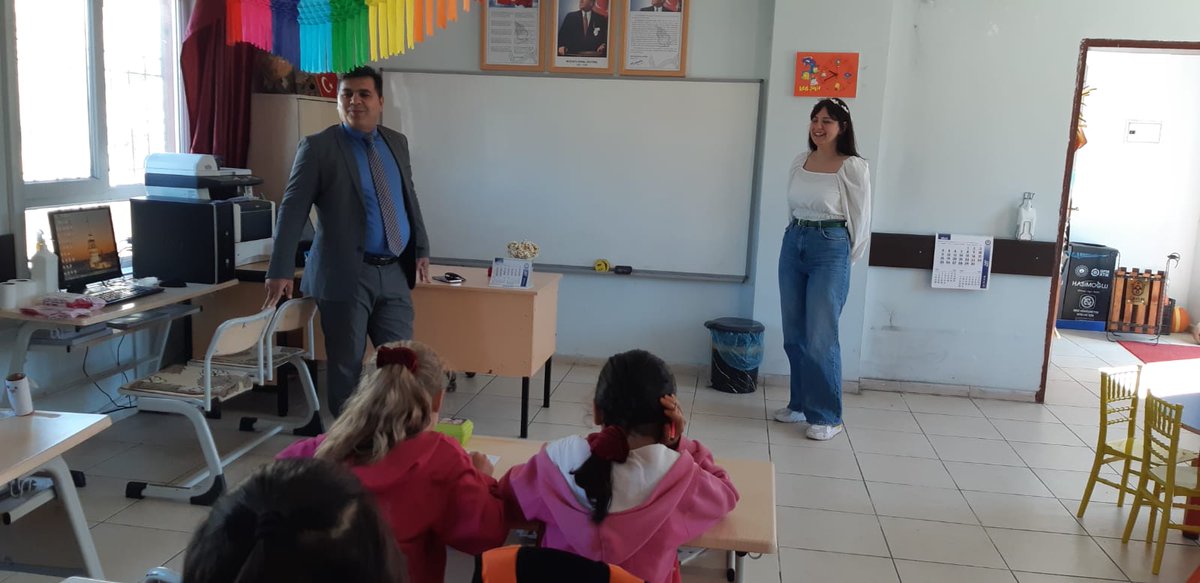 SavurMem's tweet photo. İlçe Milli Eğitim Müdürümüz Sayın Abdurrahim DEMİR, Başağaç ilkokulu, Erkuran ilkokulu ve Üçerli  ilkokulu'nu ziyaret edip incelemelerde bulunarak, öğretmen ve öğrencilerle bir araya geldi.
@tcmeb 
@mahmutdemirttas @mardinilmem @Murat69_Demir
@abdurrahimdmr47 https://t.co/xum67jNDoo